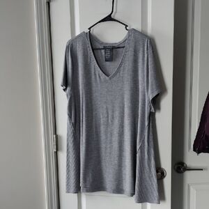 Chelsea & Theodore Light Gray V-Neck Tee Xxl